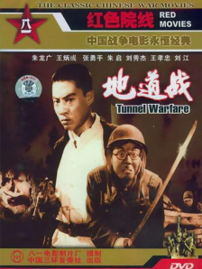 萧敬腾 《蓝月亮》曝预告 伊桑·霍克×玛格丽特·库里主演 2025-07-31 日前，音乐传记片《蓝月亮》（Blue Moon）发布了首支预告，影片由理查德·林克莱特执导，同时促成了他与伊桑·霍克的第九次合作，玛格丽特·库里、鲍比·坎纳瓦尔、安德鲁·斯科特等出演。